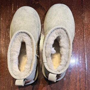 UGG Women's Winter Boots - Light Gray